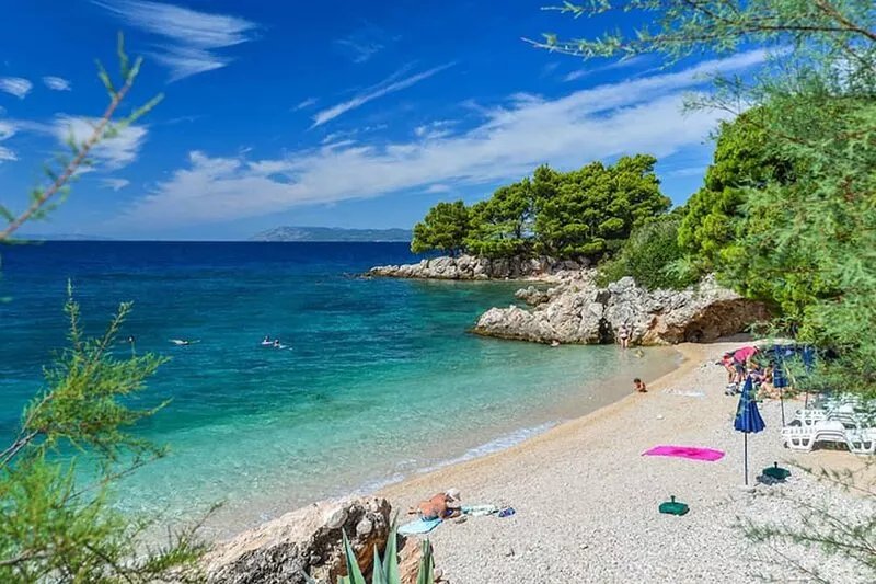 Last minute for June - romantic villa with pool and BBQ, 6 min from the sea
