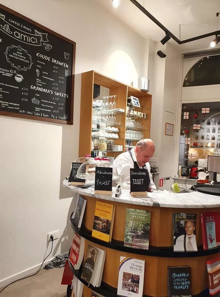 Amici Coffee and Books