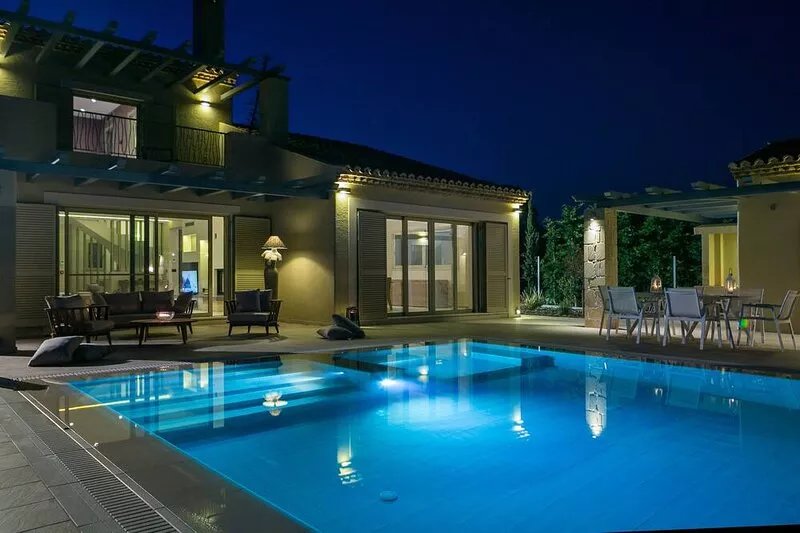 VILLA LENIA/EXCLUSIVE LUXURY VILLA// INFINITY SWIMMING POOL//AMAZING SEA