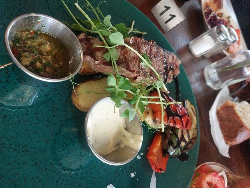 Osteria Qui
