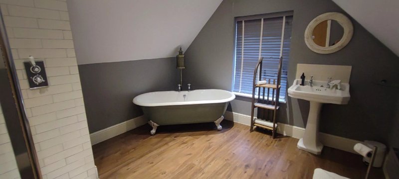The Manor House Rooms & Pub