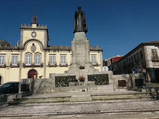 Estatua do Bispo Antonio Barroso