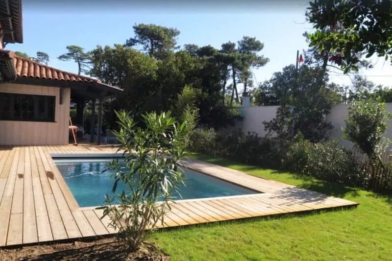 Pretty new villa with heated pool in the center of Cap Ferret
