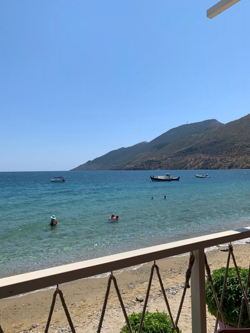 To Akrogiali Fish Tavern Demestichas