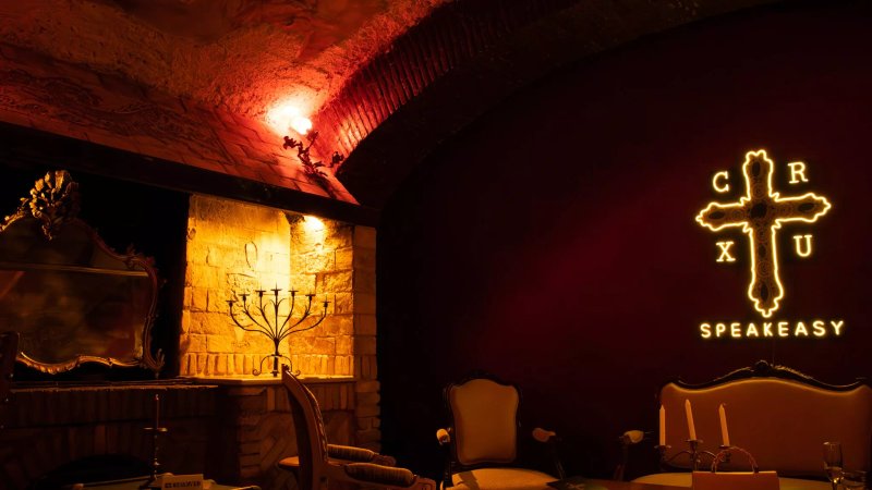 Crux speakeasy, exclusive cocktail club