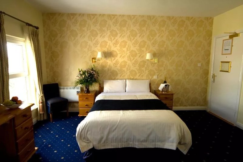 Castle Arms Hotel