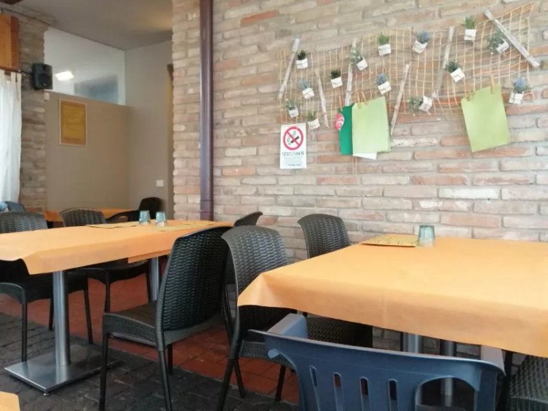 Bar Caffetteria In Fondo Alla Selva