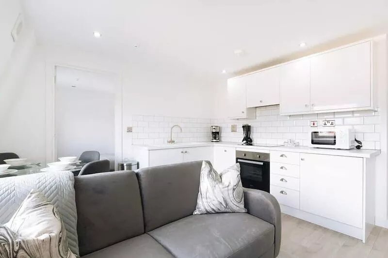 Modern 1 Bed Top Floor Apartment in Ipswich