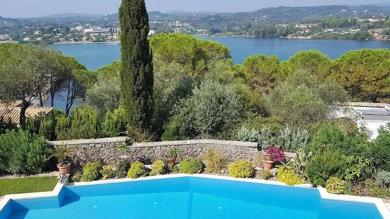 Luxury 4 Bedroom Villa 'Still Waters' | KOMMENO | 'Prestige Collection'