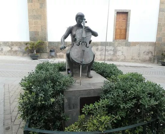 Escultura ''Homenaje a la musica''