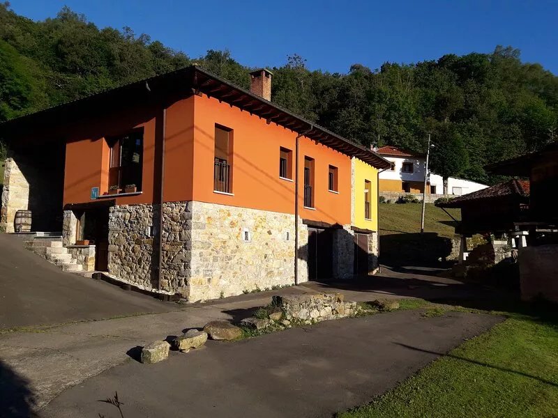 Beautiful house with garden in a nature reserve - Bodes, Parres