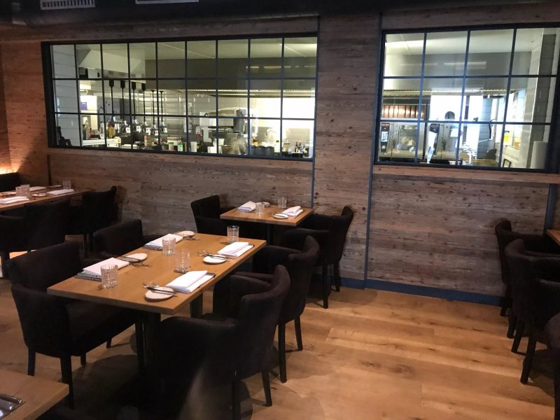 Leo's Kitchen & Bar