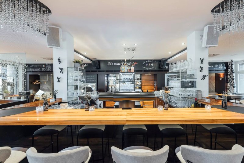 Hubers Cafe l Restaurant l Bar