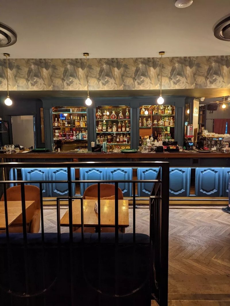 Lido's Brasserie by Arogant