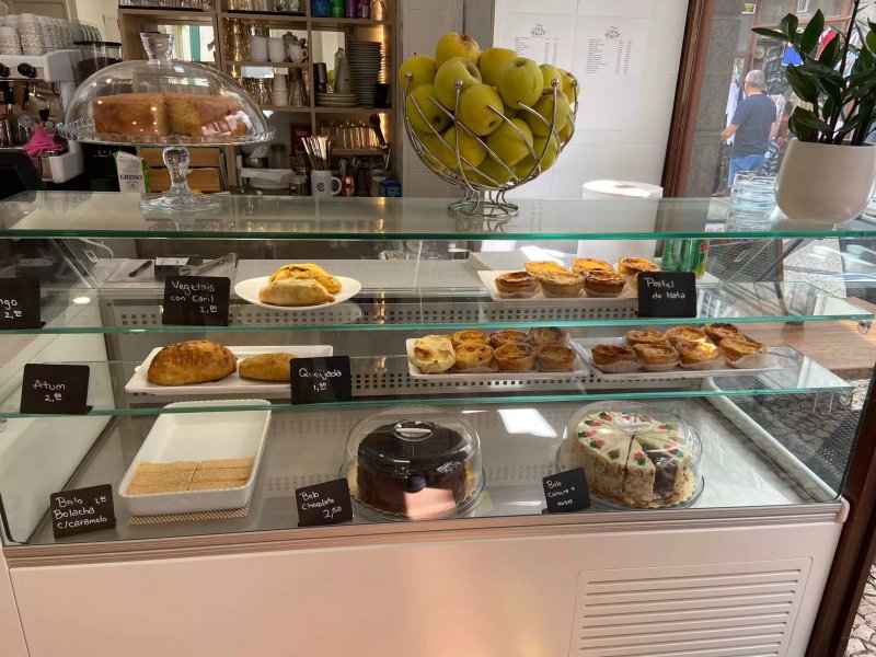 Between Cafe & Healthy Food