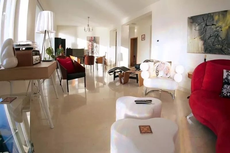 Serene 2 bedroom apartment with breathtaking views right on the water