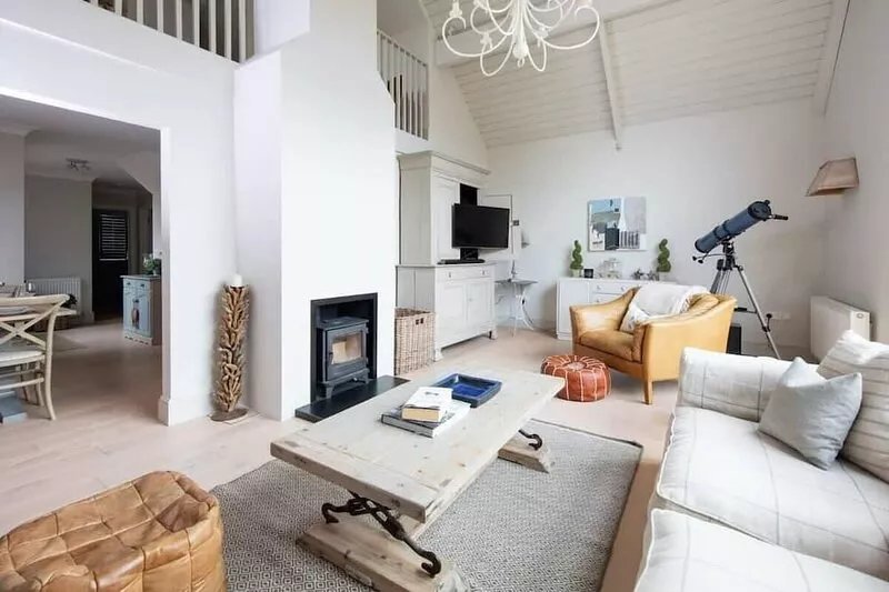 Superior house for 6, near beach w/parking/garden