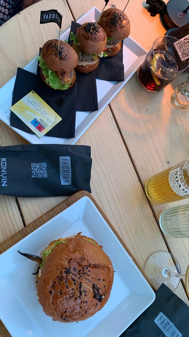 Konvin Winebar
