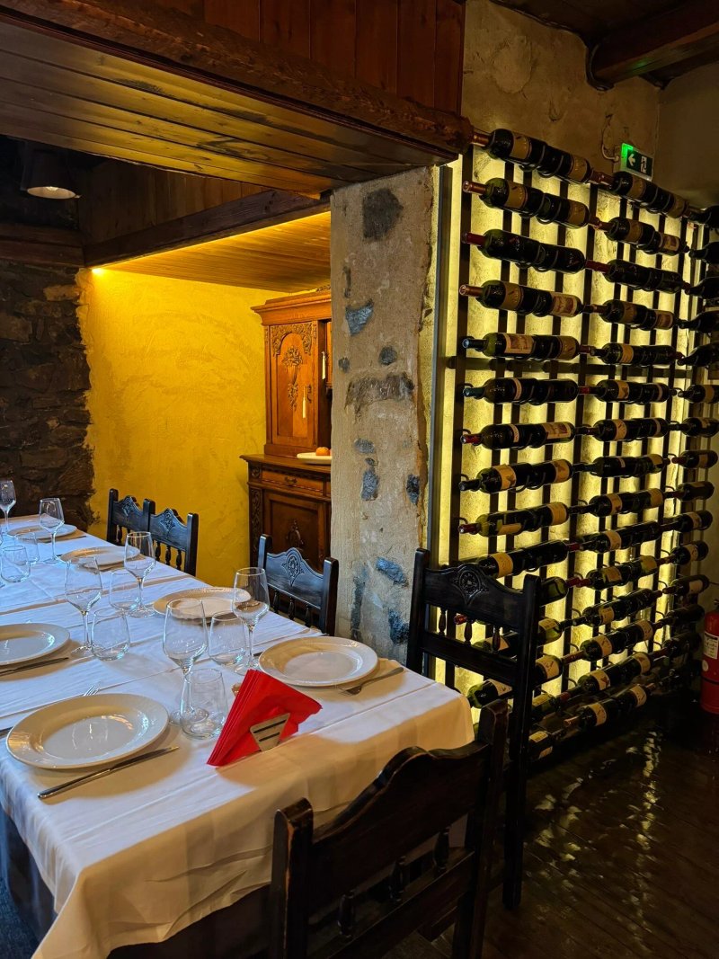 The Hut Tavern