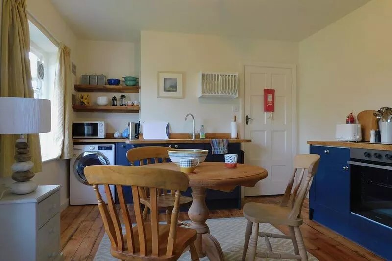 This charming, period, self-contained annexe is located along one of the best