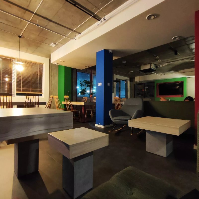 Easy One Premium Art Hostel