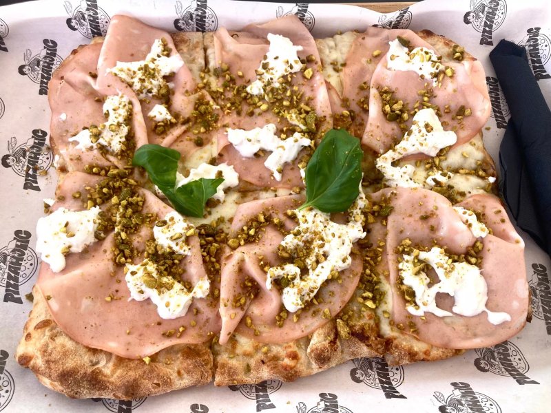 Pizzaholic Restaurant