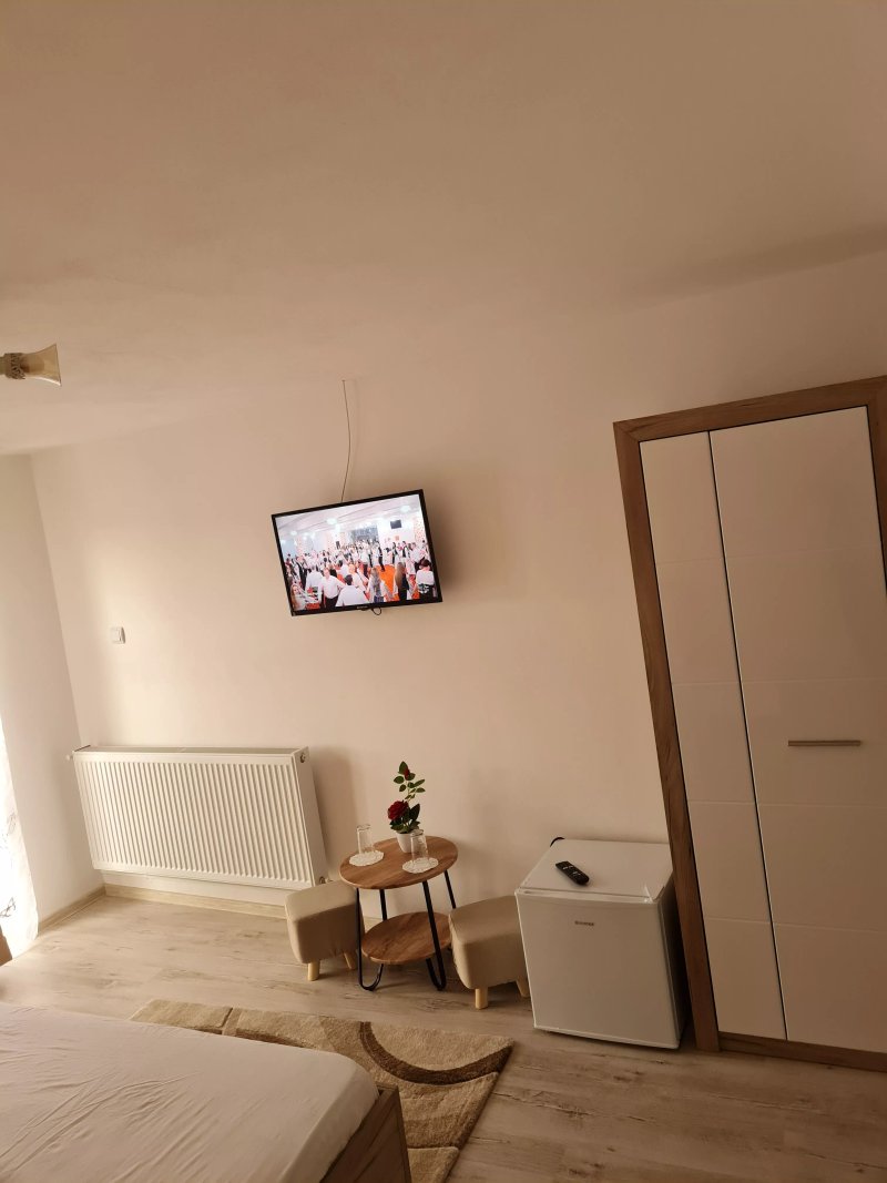 Casa Dintre Munti
