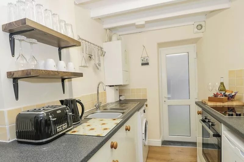 5 TAI ISA, family friendly, character holiday cottage in Barmouth