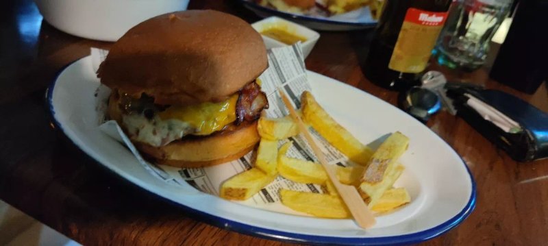 Las Lanzas Burger Bar