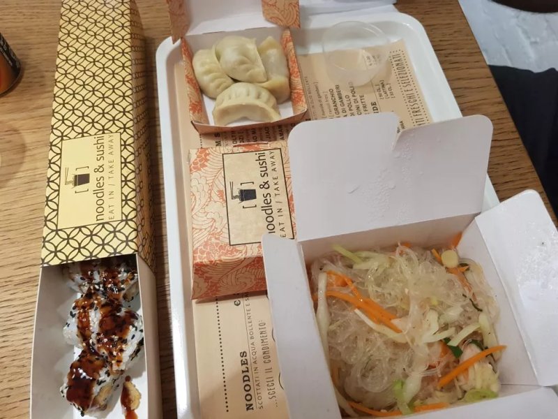 Noodles & Sushi @ Via Trento