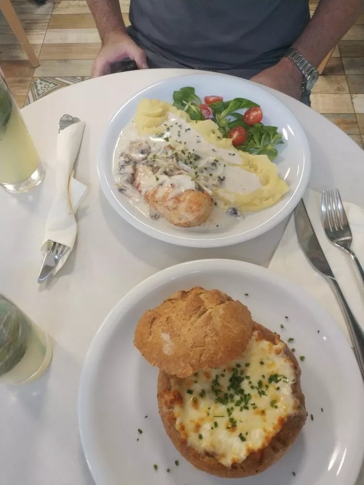 Bistro Kavarna  Toto