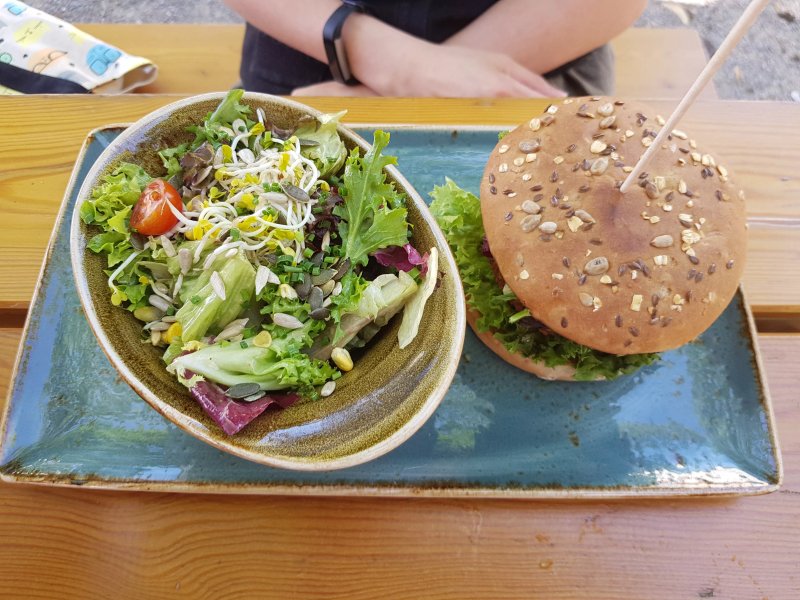 HANS IM GLUECK Burgergrill & Bar