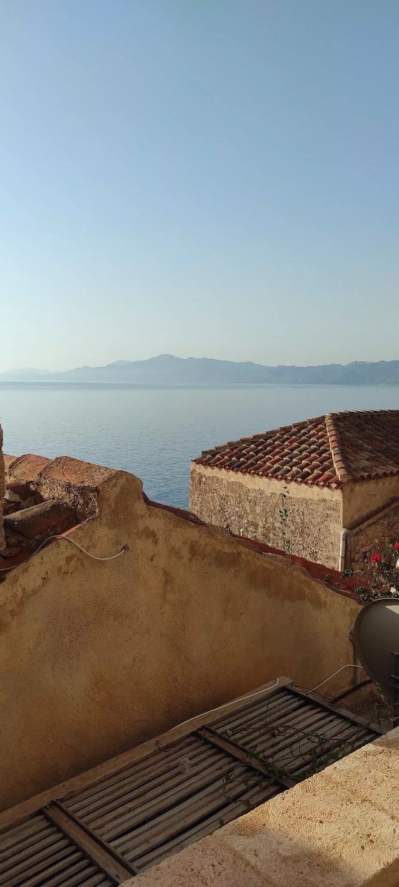 Moni Emvasis Luxury Suites