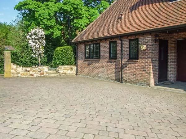 BEECHCROFT CORNER HOUSE romantic retreat, WiFi, close to city centre in