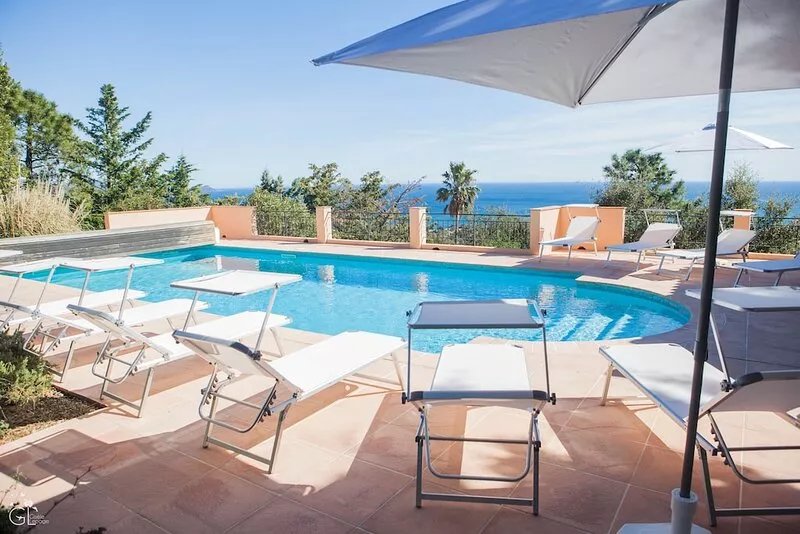 Superb heated pool villa 180 ° view of the Mediterranean Sea