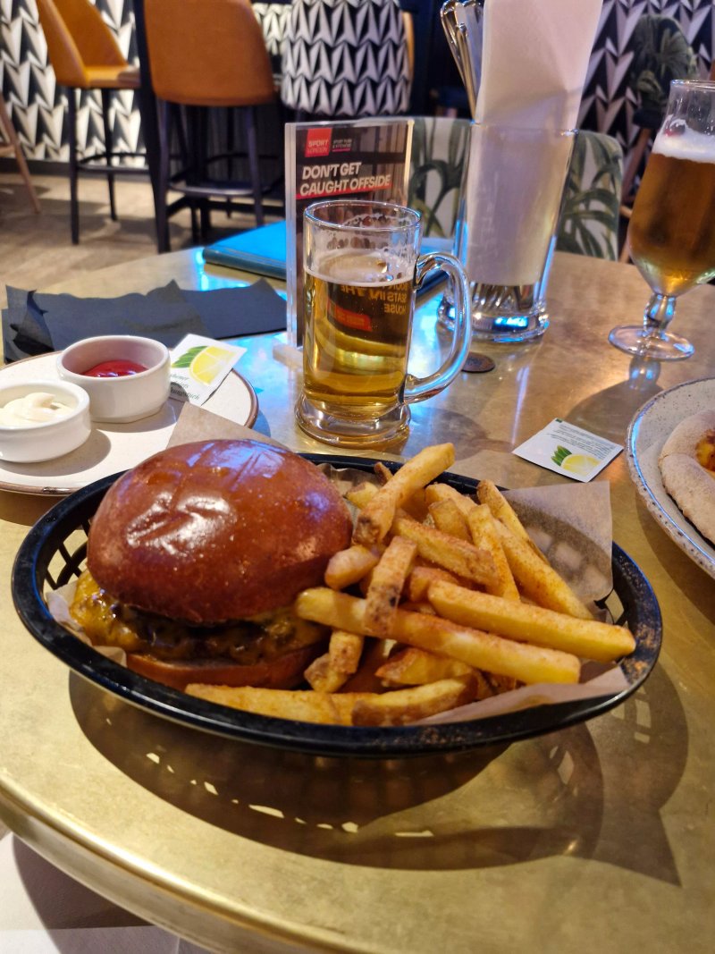 Beechwood Sports Pub And Kitchen