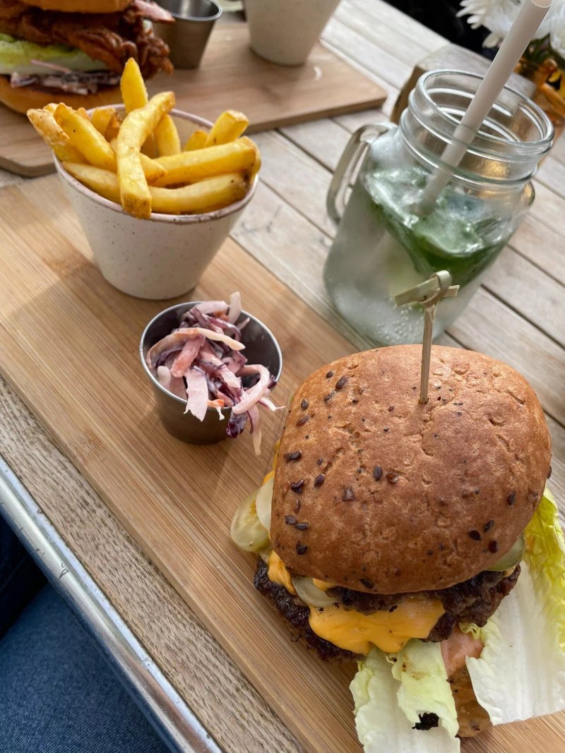 Fins Beach Cafe