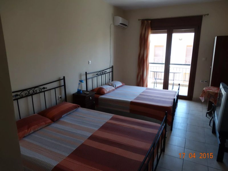 Divinis Apartments & Studios