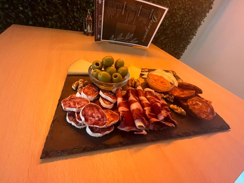 Parelos Cafe Bar