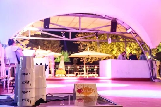 Vanilla Summer Club