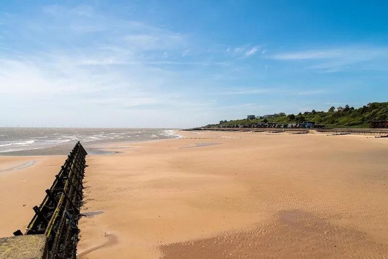 Beautiful caravan with decking & WiFi at St Osyth Beach Holiday Park ref 28077DW