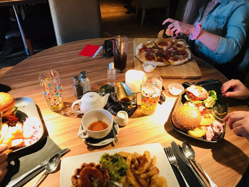 Andwhynot Bar & Restaurant
