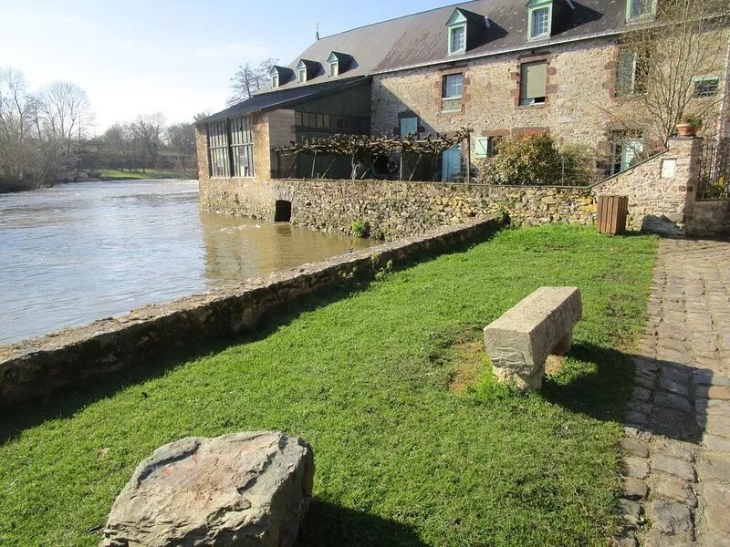 Pleasant cottage on the edge of Sarthe