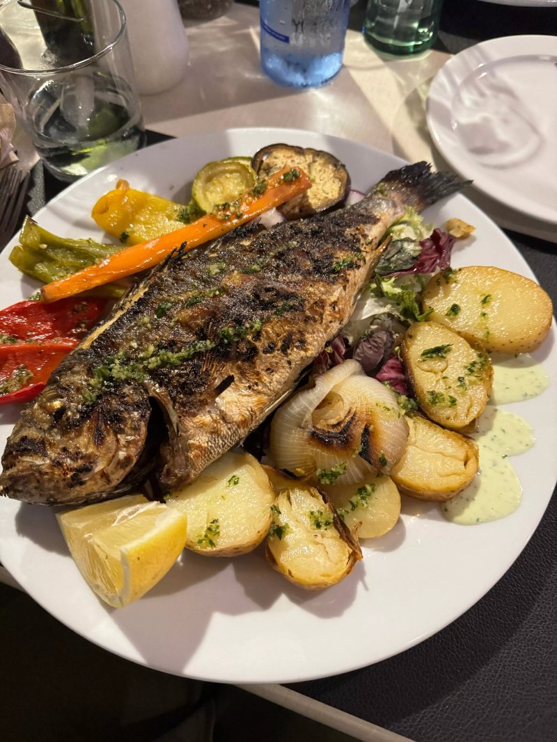 Marea Grill & Drinks