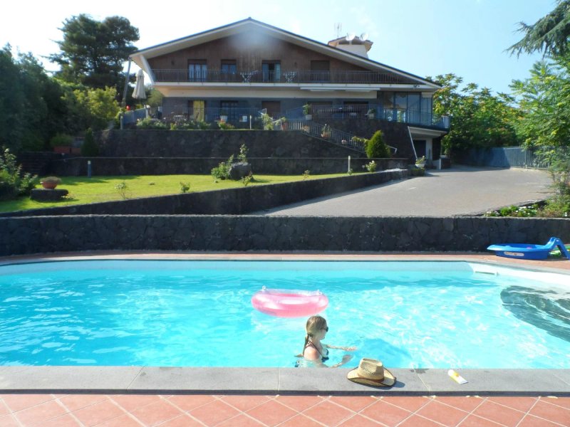 Etna Hut bed and breakfast