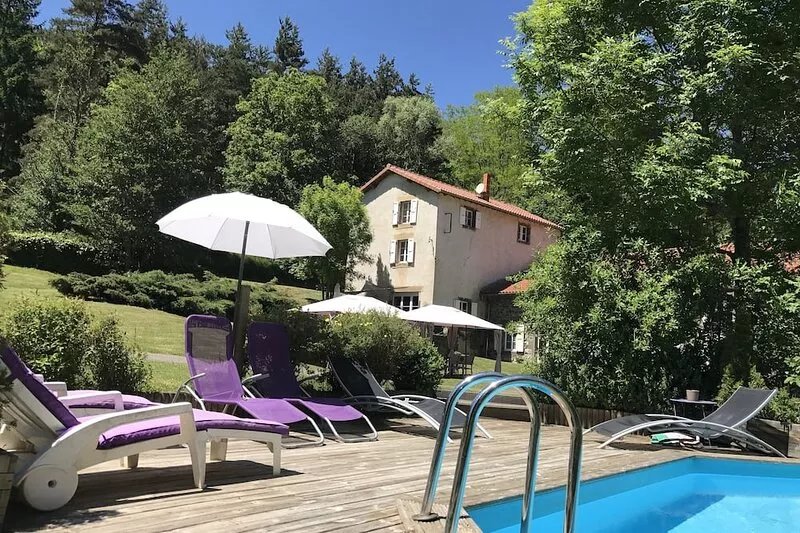 Old mill, private pond, heated swimming pool