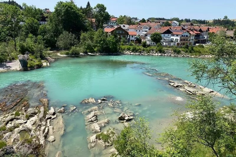 "Pure relaxation in the modern Lechfelsen WG 8 - your vacation highlight!"