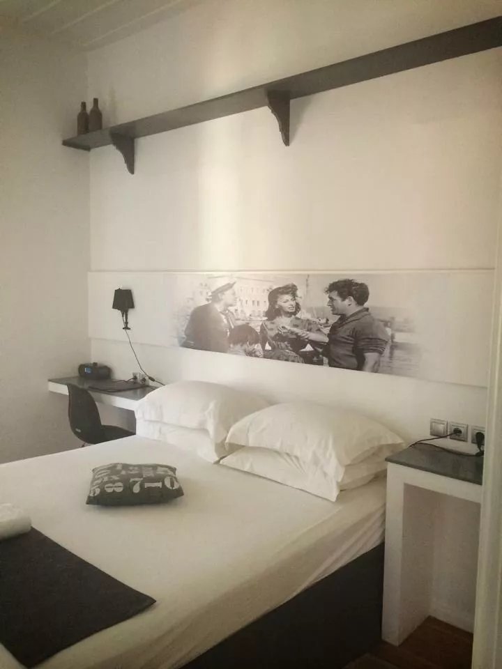 Hydra Icons Guest House