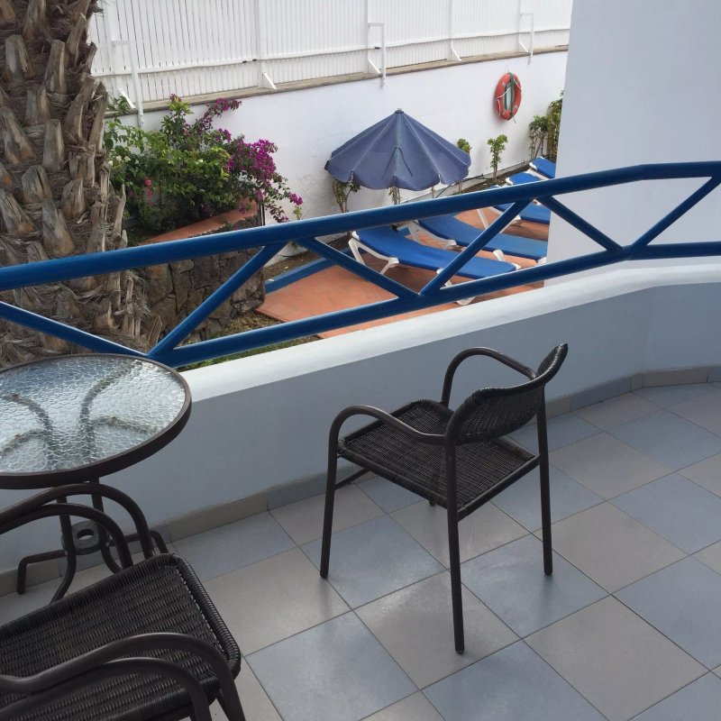 Los Caribes Apartments