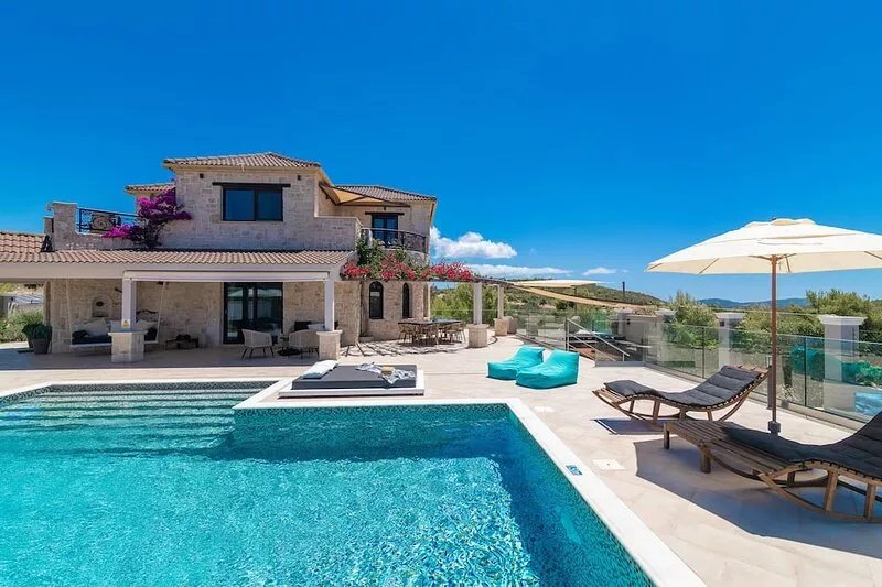 Private stone villa with pool and large gated outside area set alone on hillside